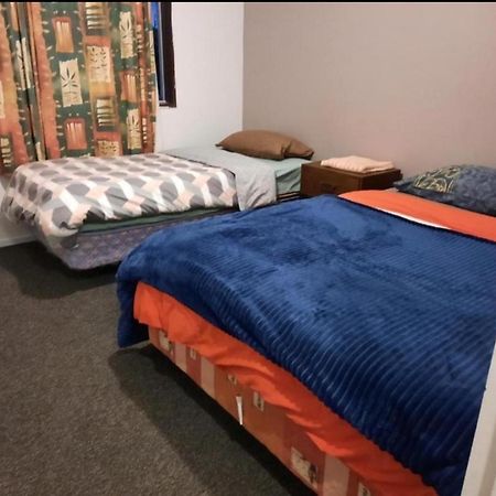 Mount Budget Accommodation ตาอูรังกา ภายนอก รูปภาพ